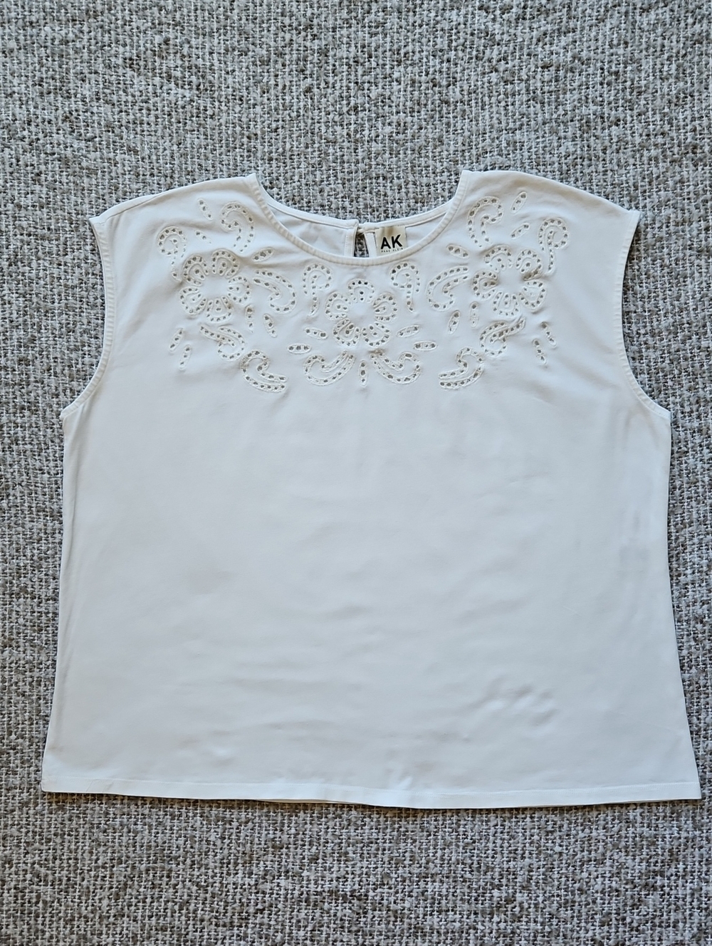 Anne Klein White Eyelet Floral Sleeveless Tee